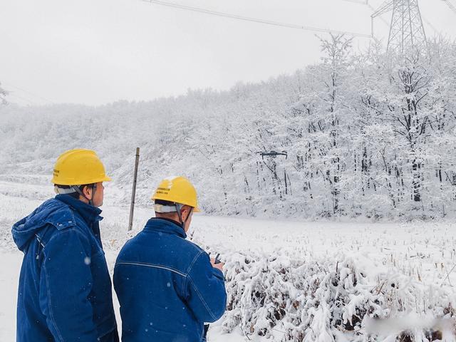 國網陜西電力公司全力以赴抗擊雨雪冰凍 電力保供守護萬家溫暖